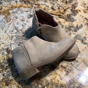 Old Navy Tan Toddler Booties